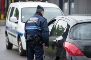 TAXIS CLANDESTINS : Des panneaux pour lutter contre les taxis clandestins